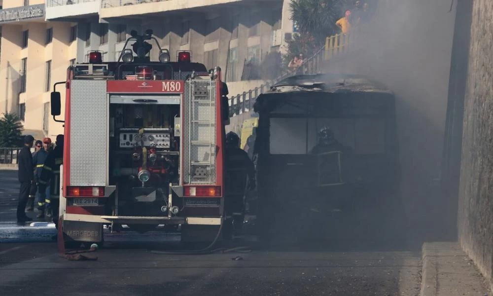 ''Λαμπάδιασε'' λεωφορείο με φοιτητές στην Πανεπιστημιούπολη Ζωγράφου!